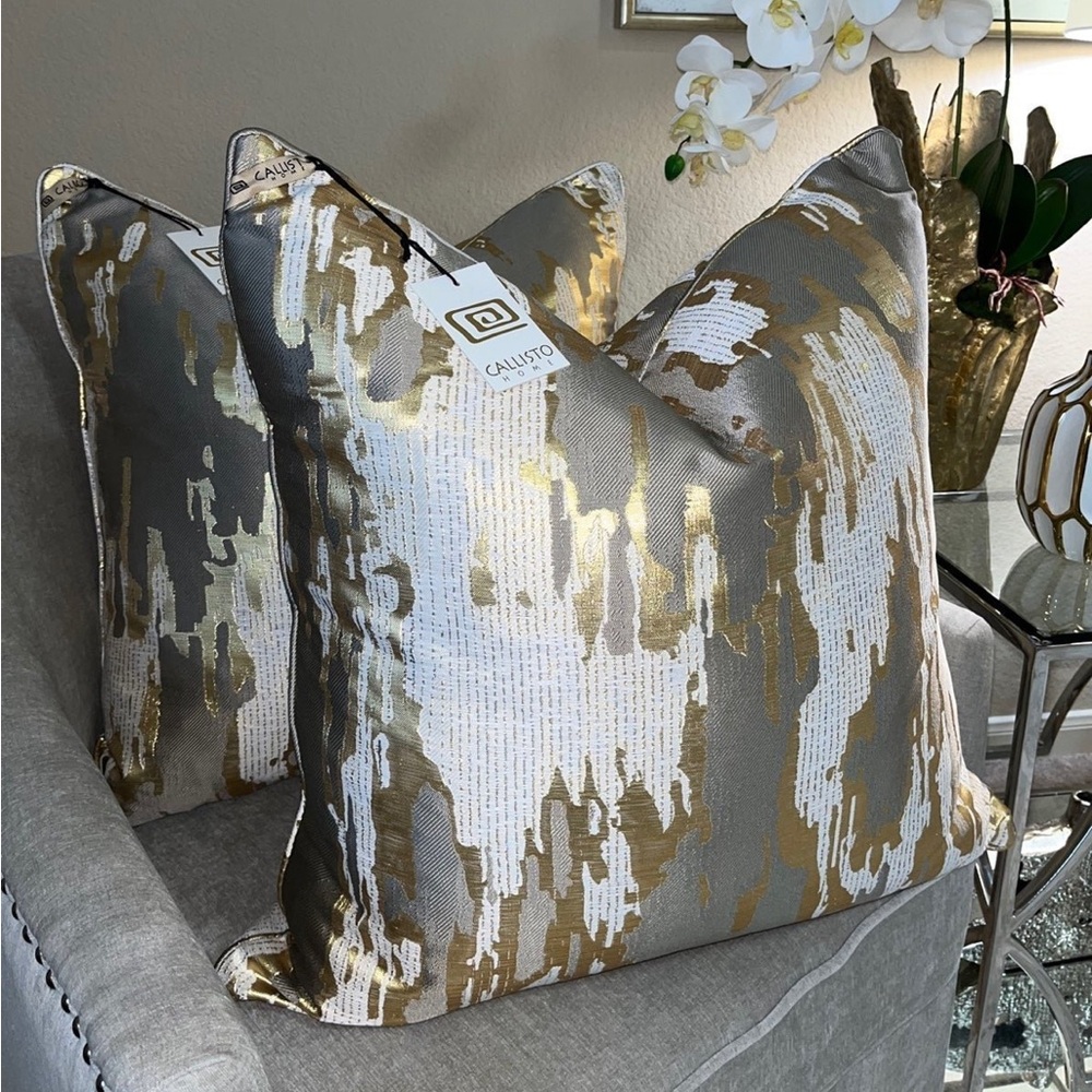 1-NWT CALLISTO HOME DECORATIVE LUXURY THROW PILLOW (T08692F11)